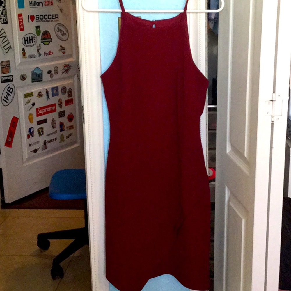 Fitted burgundy dress